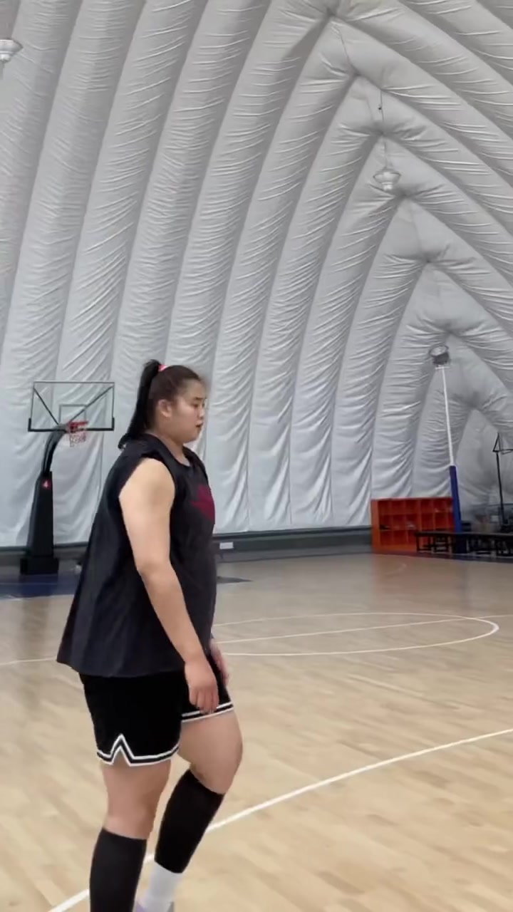 嚯，好魁梧！大寶貝劉禹彤背打你，你能頂住嗎？