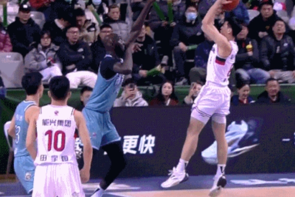 南京隊(duì)112-115不敵廣州隊(duì):林葳與崔永熙上演精彩對決